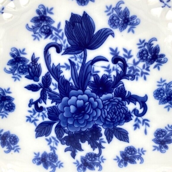 Serving Dish Cobalt & White Heart Shaped Scalloped Lattice Edging Floral Center - Picture 4 of 12